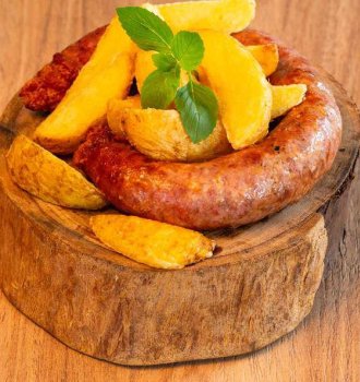Batata R&uacute;stica Tradicional Bem Brasil com lingui&ccedil;a caseira 