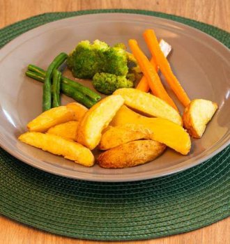 Batata R&uacute;stica Tradicional Bem Brasil  com legumes na manteiga