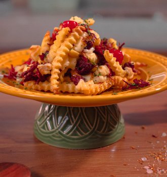 Batata na manteiga de garrafa com carne seca e queijo coalho