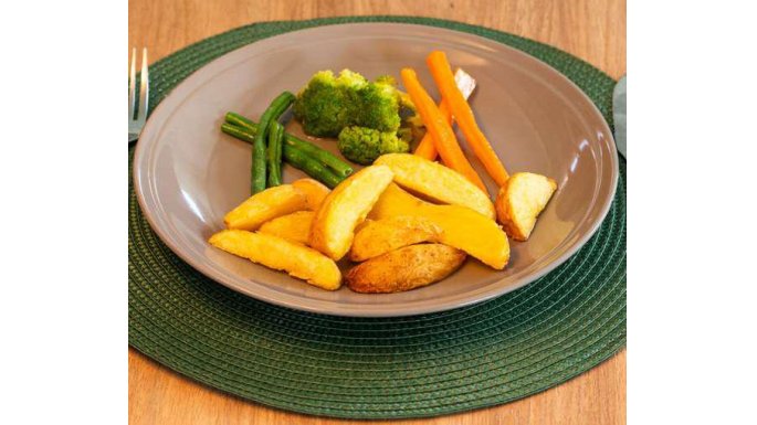 Batata R�stica Tradicional Bem Brasil  com legumes na manteiga