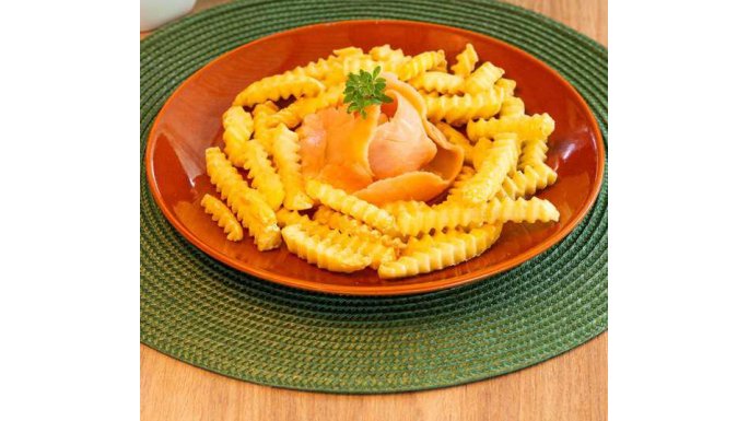 Batata Crinkle Bem Brasil  com salm�o ao molho de laranja 
