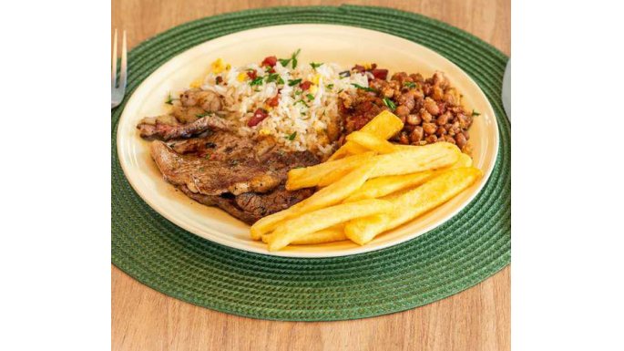 Batata Steakhouse Bem Brasil com arroz biro biro, feij�o tropeiro e ancho